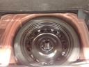 テンポラリースペアタイヤ付き工具も綺麗に収納されています。