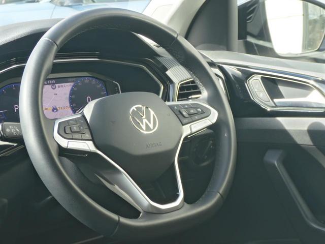Ｔ－クロス ＴＳＩ　スタイル　Ｄｅｍｏｃａｒ　メモリーナビ　アルミホイール　アダプティブクルーズコントロール　ＥＴＣ２．０　スマートキー　盗難防止システム　横滑り防止装置　記録簿　禁煙車　エアバッグ　エアコン　パワーステアリング（22枚目）