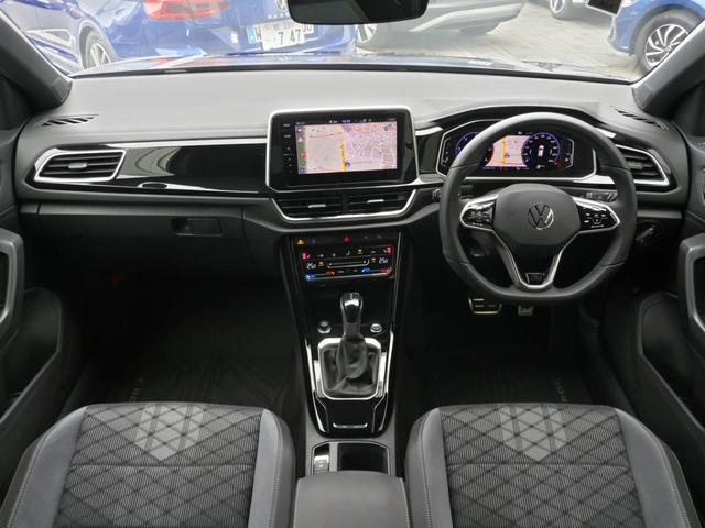 Ｔ－ロック ＴＤＩ　Ｒライン　Ｄｅｍｏｃａｒ　メモリーナビ　アルミホイール　シートヒーター　アダプティブクルーズコントロール　ＥＴＣ２．０　スマートキー　盗難防止システム　横滑り防止装置　記録簿　禁煙車　エアバッグ　エアコン（17枚目）