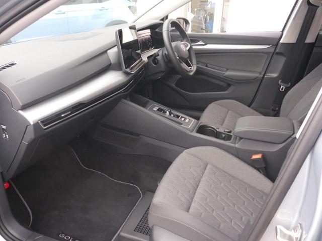 ゴルフ ｅＴＳＩアクティブ　Ｄｅｍｏｃａｒ　アダプティブクルーズコントロール　カーテンエアーバッグ　１５００ｃｃターボ　オートエアコン　保証書　１６インチホイール　ＬＥＤヘッドライト　デジタルコックピット（13枚目）