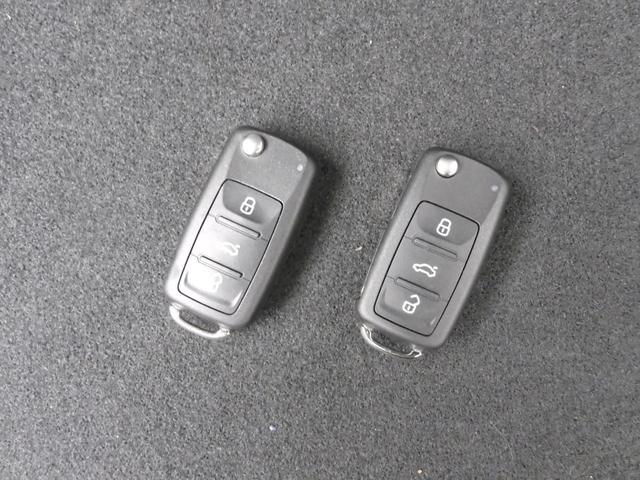 ザ・ビートル Rライン スライディングガラスサンルーフ仕様 クルーズコントロール メモリーナビ BLUETOOTHオーディオ ミュージックキャッチャー Wエアバック キーレスエントリー ABS ESC スマートエントリー禁煙(33枚目)