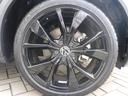 215/50 R18タイヤ ブラックスタイルは光沢のあるブラックホイールです。