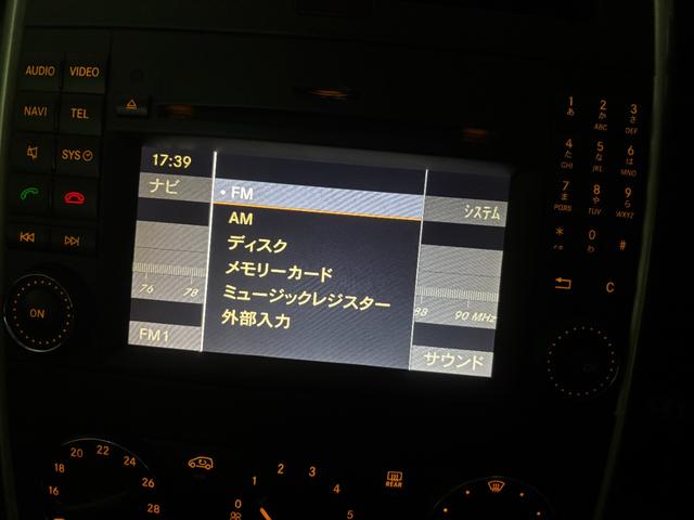 Ｂクラス Ｂ１８０　スポーツパッケージ　純正コマンドシステムナビ　１７インチアルミ　ステアシフト　ハーフレザーシート　キセノンヘッドランプ　ＥＴＣ　ミラー内蔵バックモニター　キーレス　ユピテル前後ドラレコ（32枚目）