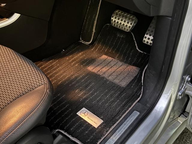 Ｂクラス Ｂ１８０　スポーツパッケージ　純正コマンドシステムナビ　１７インチアルミ　ステアシフト　ハーフレザーシート　キセノンヘッドランプ　ＥＴＣ　ミラー内蔵バックモニター　キーレス　ユピテル前後ドラレコ（35枚目）
