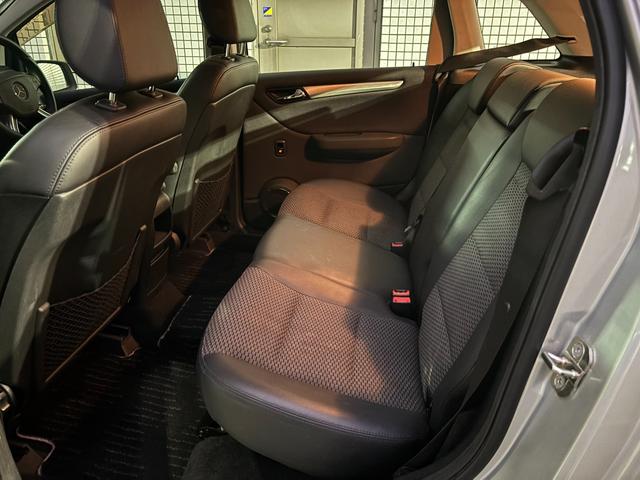 Ｂクラス Ｂ１８０　スポーツパッケージ　純正コマンドシステムナビ　１７インチアルミ　ステアシフト　ハーフレザーシート　キセノンヘッドランプ　ＥＴＣ　ミラー内蔵バックモニター　キーレス　ユピテル前後ドラレコ（46枚目）