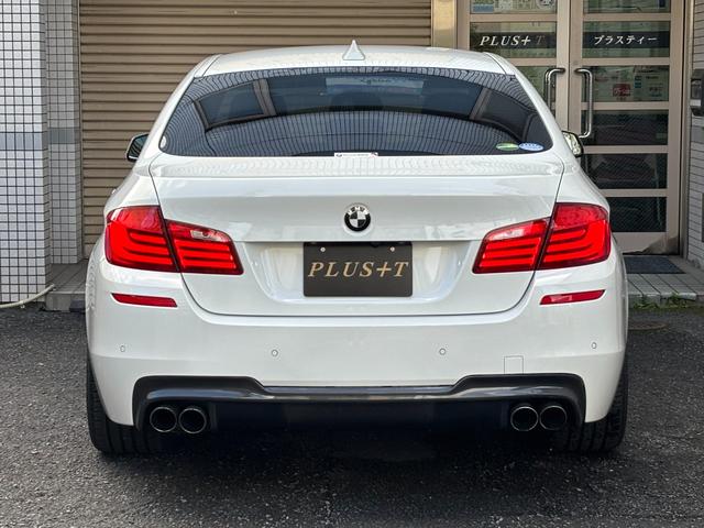 ５シリーズ ５２３ｉ　Ｍスポーツパッケージ　サンルーフ　レムス４本出しマフラー　ハーマンフロントリップ　リアカーボンディフューザー　ブラックペイント純正ＡＷ　ＩＤＲＩＶＥナビＴＶバックカメラ　ミラーＥＴＣ　コンフォートアクセスプッシュスタート（8枚目）