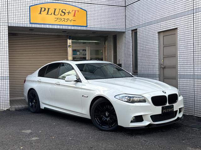 ５シリーズ ５２３ｉ　Ｍスポーツパッケージ　サンルーフ　レムス４本出しマフラー　ハーマンフロントリップ　リアカーボンディフューザー　ブラックペイント純正ＡＷ　ＩＤＲＩＶＥナビＴＶバックカメラ　ミラーＥＴＣ　コンフォートアクセスプッシュスタート（9枚目）