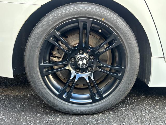 ５シリーズ ５２３ｉ　Ｍスポーツパッケージ　サンルーフ　レムス４本出しマフラー　ハーマンフロントリップ　リアカーボンディフューザー　ブラックペイント純正ＡＷ　ＩＤＲＩＶＥナビＴＶバックカメラ　ミラーＥＴＣ　コンフォートアクセスプッシュスタート（24枚目）