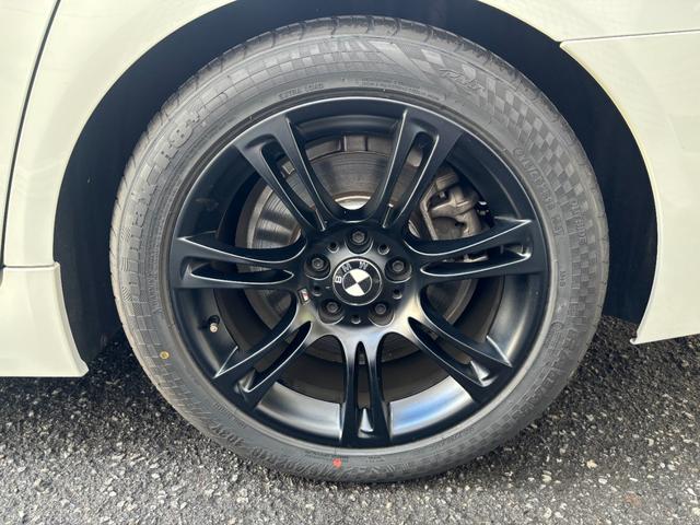 ５シリーズ ５２３ｉ　Ｍスポーツパッケージ　サンルーフ　レムス４本出しマフラー　ハーマンフロントリップ　リアカーボンディフューザー　ブラックペイント純正ＡＷ　ＩＤＲＩＶＥナビＴＶバックカメラ　ミラーＥＴＣ　コンフォートアクセスプッシュスタート（28枚目）