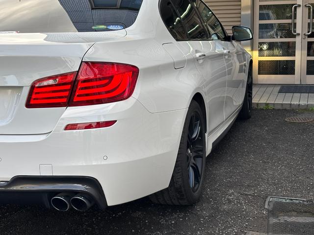 ５シリーズ ５２３ｉ　Ｍスポーツパッケージ　サンルーフ　レムス４本出しマフラー　ハーマンフロントリップ　リアカーボンディフューザー　ブラックペイント純正ＡＷ　ＩＤＲＩＶＥナビＴＶバックカメラ　ミラーＥＴＣ　コンフォートアクセスプッシュスタート（43枚目）