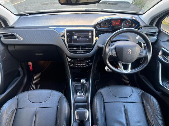 丁寧に乗られていたのがうかがえる内装コンディションです