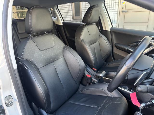 フロントシートはシートヒーターが装着されております