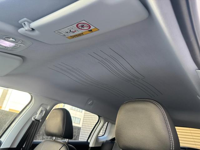 たばこのヤニ汚れなどなくルーフライニングもきれいです。浮き垂れ剥がれございません。