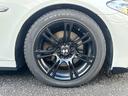 ５２３ｉ　Ｍスポーツパッケージ　サンルーフ　レムス４本出しマフラー　ハーマンフロントリップ　リアカーボンディフューザー　ブラックペイント純正ＡＷ　ＩＤＲＩＶＥナビＴＶバックカメラ　ミラーＥＴＣ　コンフォートアクセスプッシュスタート（22枚目）