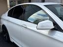 ５２３ｉ　Ｍスポーツパッケージ　サンルーフ　レムス４本出しマフラー　ハーマンフロントリップ　リアカーボンディフューザー　ブラックペイント純正ＡＷ　ＩＤＲＩＶＥナビＴＶバックカメラ　ミラーＥＴＣ　コンフォートアクセスプッシュスタート（34枚目）