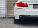 ５２３ｉ　Ｍスポーツパッケージ　サンルーフ　レムス４本出しマフラー　ハーマンフロントリップ　リアカーボンディフューザー　ブラックペイント純正ＡＷ　ＩＤＲＩＶＥナビＴＶバックカメラ　ミラーＥＴＣ　コンフォートアクセスプッシュスタート（40枚目）