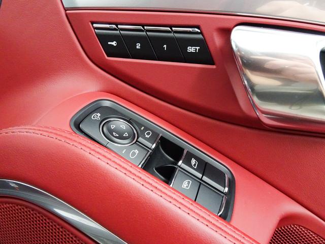 911ターボ 右ハンドル スポーツクロノPKG フロントリフティングシステム 電動ガラスサンルーフ LEDヘッドライト 電動リップ&ウイング オールレザーインテリア アダクティブパワーシート シートヒータ クルコン(68枚目)