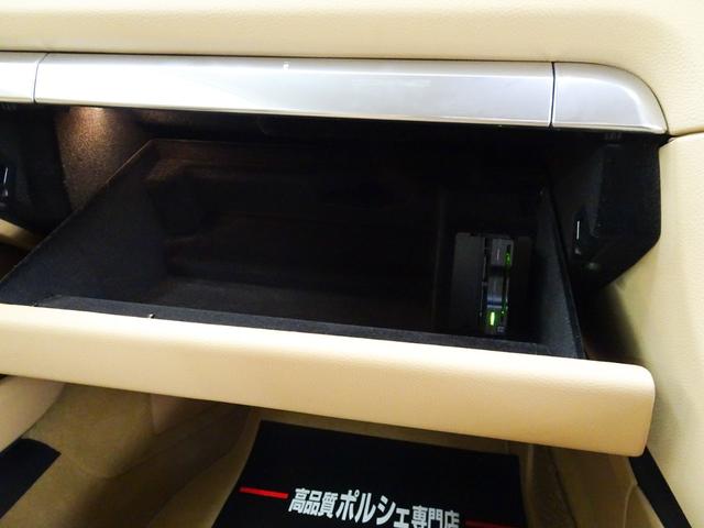 ベースグレード 右ハンドル ワンオーナー車 正規ディーラー車 PDLS PSM 電動格納ミラー シートヒーター デュアルエグゾーストマフラーエンド ナビ テレビ CD バックカメラ ETC キーレスキー2本(54枚目)