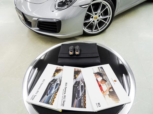 ９１１カレラ　スポーツクロノパッケージ　スポーツエグゾースト　エントリードライブ　ＢＯＳＥサウンドシステム　シートヒーター　２０インチカレラＳホイール　カラークレスト　バックカメラ　ＰＣＭナビ　ＥＴＣ(4枚目)