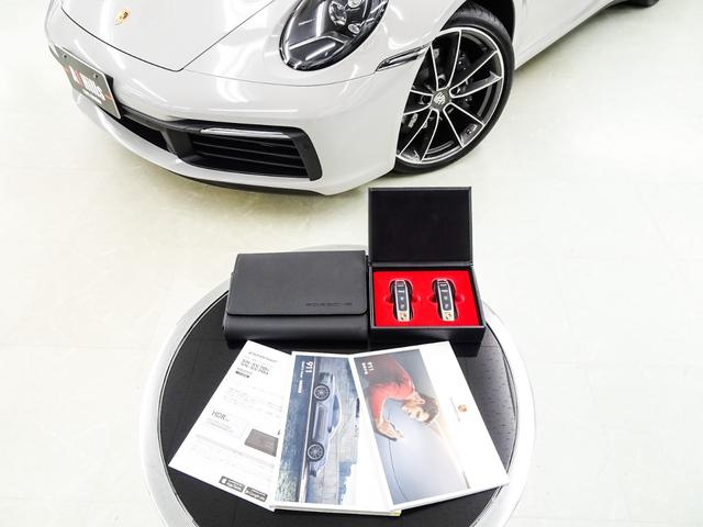 ９１１タルガ４　左ハンドル　スポーツクロノパッケージ　スポーツエグゾースト　２０／２１インチカレラクラシックホイール　シートヒーター　ドラレコ　エントリードライブ　クルーズコントロール　タルガロールバーサテンブラック(4枚目)