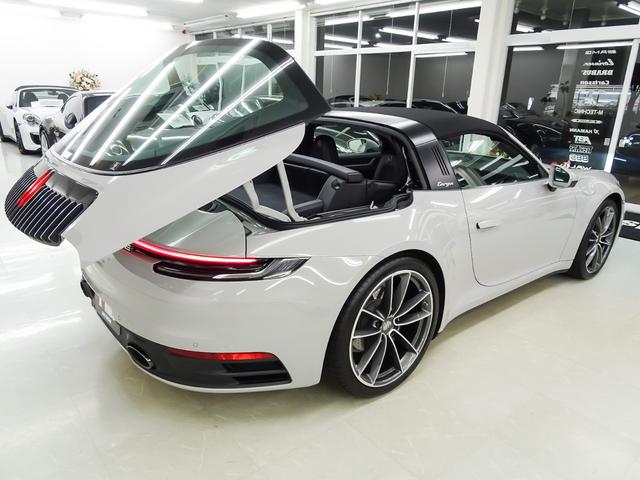 ９１１ ９１１タルガ４　左ハンドル　スポーツクロノパッケージ　スポーツエグゾースト　２０／２１インチカレラクラシックホイール　シートヒーター　ドラレコ　エントリードライブ　クルーズコントロール　タルガロールバーサテンブラック（16枚目）