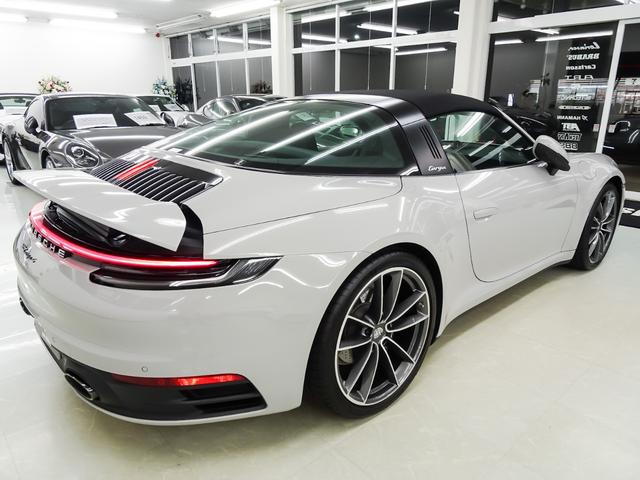 ９１１タルガ４　左ハンドル　スポーツクロノパッケージ　スポーツエグゾースト　２０／２１インチカレラクラシックホイール　シートヒーター　ドラレコ　エントリードライブ　クルーズコントロール　タルガロールバーサテンブラック(43枚目)