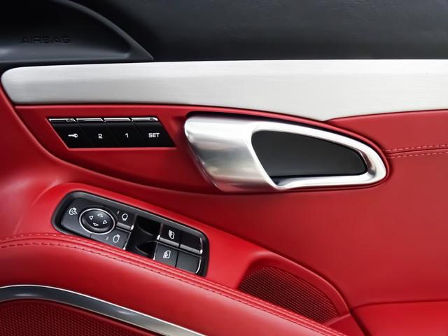 ９１１ ９１１タルガ４Ｓ　スポーツクロノパッケージ　ＬＥＤヘッドライト　２０インチクラシックホイール　レザーインテリア　１８ＷＡＹパワーシート　シートヒーター　シートベンチレーション　ＢＯＳＥ　電動格納ミラー　テレビチューナー（7枚目）