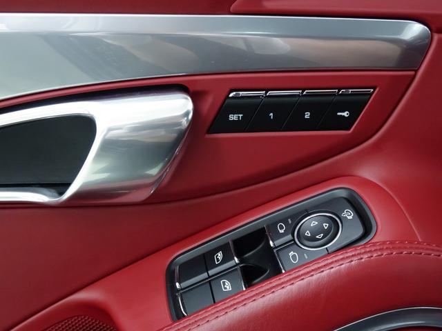 911 911カレラS スポーツクロノパッケージ スポーツエグゾースト レザーインテリア 14WAYパワーシート シートヒーター 電動格納ドアミラー パークセンサー マルチファンクション付ステアリング ステアリングヒーター(9枚目)