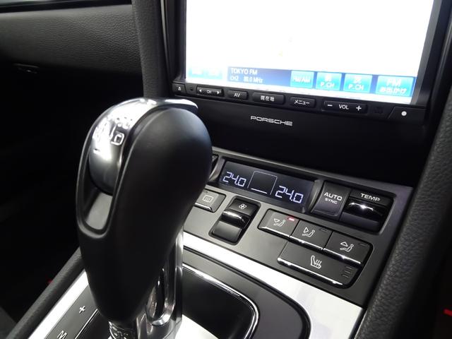 ケイマン ベースグレード パドルシフト シートヒーター PDLS付きHIDヘッドライト 電動格納ドアミラー 純正スポーツステアリング 18インチホイール バックカメラ ナビ テレビ CD ETC ピレリP ZERO(10枚目)