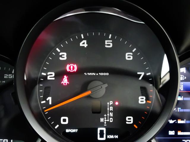 ケイマン ベースグレード パドルシフト シートヒーター PDLS付きHIDヘッドライト 電動格納ドアミラー 純正スポーツステアリング 18インチホイール バックカメラ ナビ テレビ CD ETC ピレリP ZERO(11枚目)