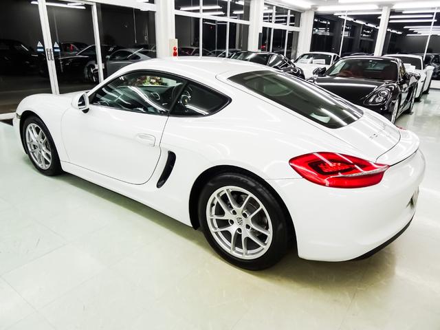 ケイマン ベースグレード パドルシフト シートヒーター PDLS付きHIDヘッドライト 電動格納ドアミラー 純正スポーツステアリング 18インチホイール バックカメラ ナビ テレビ CD ETC ピレリP ZERO(25枚目)