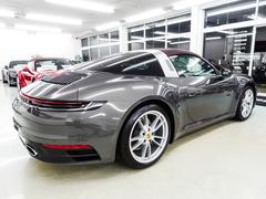 ☆２０２１年ポルシェ９１１タルガ４！正規ディーラー車・走行距離５５５８ｋｍ！スポーツクロノパッケージ！スポーツエグゾースト！ダークパラダオインテリアパッケージ！マハーヴェベージュパーシャルレザーシート 2