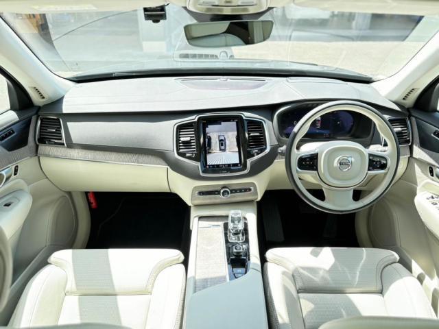 ＸＣ９０ リチャージアルテメットＴ８ＡＷＤプラグインハイブリド　認定中古車　　４ＷＤ　デモカー　エアサス　プラグイン　アダプティブクルーズコントロール　レーンキープアシスト　頸部衝撃緩和ヘッドレスト　全周囲カメラ　ヒルディセントコントロール　本革シート（5枚目）