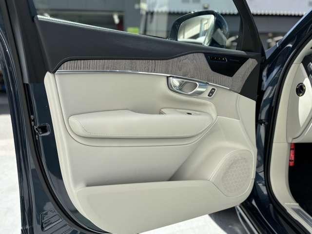 ＸＣ９０ リチャージアルテメットＴ８ＡＷＤプラグインハイブリド　認定中古車　　４ＷＤ　デモカー　エアサス　プラグイン　アダプティブクルーズコントロール　レーンキープアシスト　頸部衝撃緩和ヘッドレスト　全周囲カメラ　ヒルディセントコントロール　本革シート（38枚目）