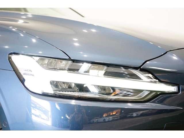 Ｖ６０ アルティメット　Ｂ４　認定中古車　ｈａｒｍａｎ／ｋａｒｄｏｎ　リラクゼーション　ベンチレーション　Ｇｏｏｇｌｅナビ　全周囲カメラ　ヘッドアップディスプレイ　純正ドラレコ　禁煙車　本革シート　電動リアゲート　ＥＴＣ（6枚目）