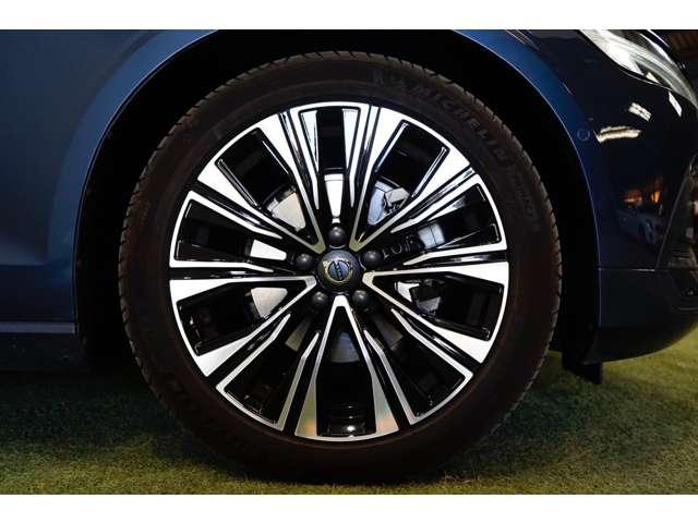 Ｖ６０ アルティメット　Ｂ４　認定中古車　ｈａｒｍａｎ／ｋａｒｄｏｎ　リラクゼーション　ベンチレーション　Ｇｏｏｇｌｅナビ　全周囲カメラ　ヘッドアップディスプレイ　純正ドラレコ　禁煙車　本革シート　電動リアゲート　ＥＴＣ（7枚目）