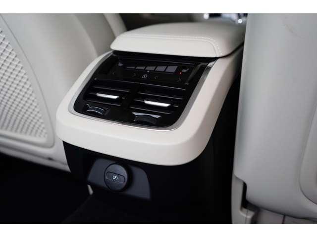Ｖ６０ アルティメット　Ｂ４　認定中古車　ｈａｒｍａｎ／ｋａｒｄｏｎ　リラクゼーション　ベンチレーション　Ｇｏｏｇｌｅナビ　全周囲カメラ　ヘッドアップディスプレイ　純正ドラレコ　禁煙車　本革シート　電動リアゲート　ＥＴＣ（44枚目）