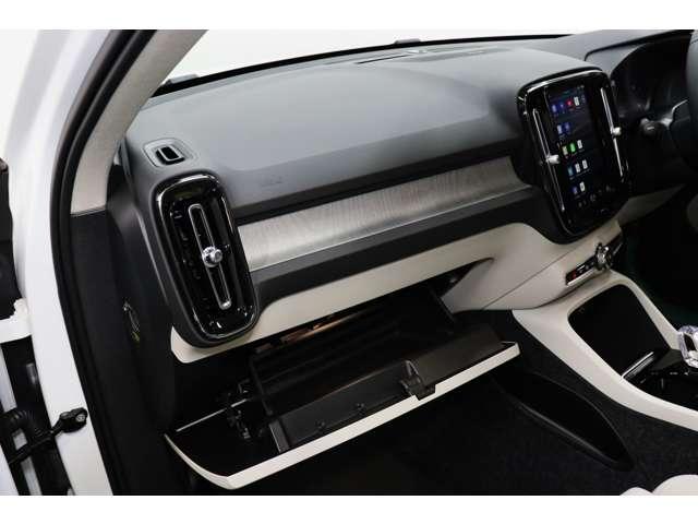 XC40 ウルトラ B4 AWD 認定中古車 ワンオーナー 現行モデル サンルーフ harman/kardon Googleナビ 全周囲カメラ ETC 本革シート シートメモリー シートヒーター 電動リアゲートダークティンテッドガラス(2枚目)