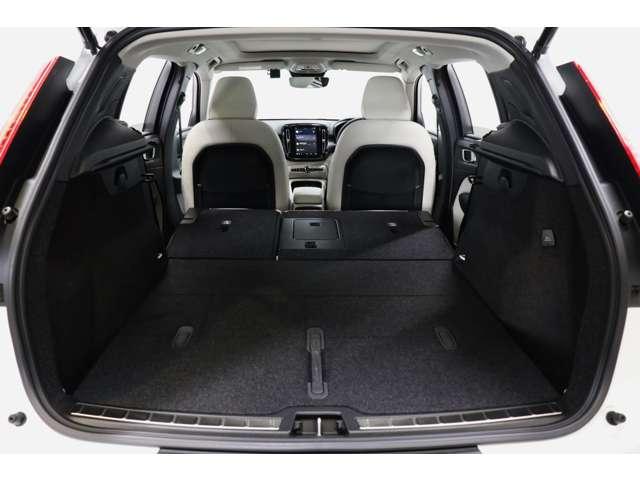 XC40 ウルトラ B4 AWD 認定中古車 ワンオーナー 現行モデル サンルーフ harman/kardon Googleナビ 全周囲カメラ ETC 本革シート シートメモリー シートヒーター 電動リアゲートダークティンテッドガラス(5枚目)