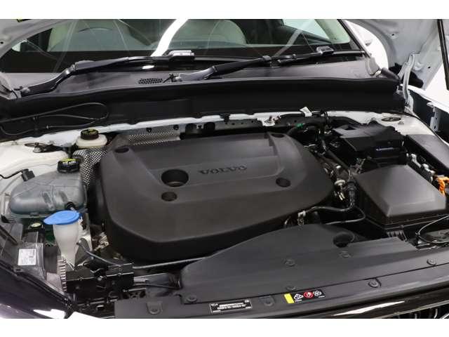XC40 ウルトラ B4 AWD 認定中古車 ワンオーナー 現行モデル サンルーフ harman/kardon Googleナビ 全周囲カメラ ETC 本革シート シートメモリー シートヒーター 電動リアゲートダークティンテッドガラス(8枚目)