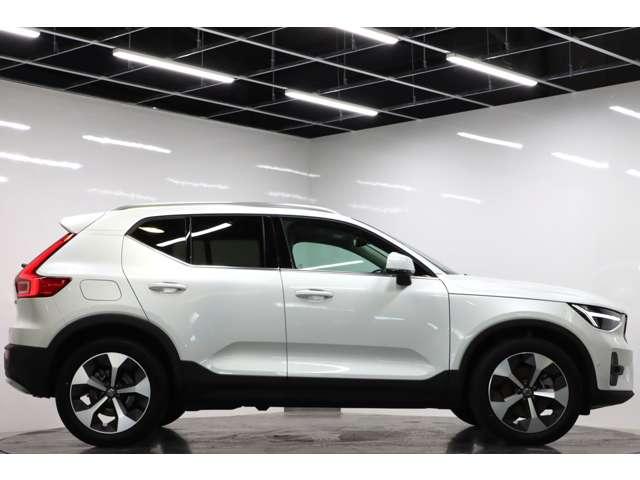 XC40 ウルトラ B4 AWD 認定中古車 ワンオーナー 現行モデル サンルーフ harman/kardon Googleナビ 全周囲カメラ ETC 本革シート シートメモリー シートヒーター 電動リアゲートダークティンテッドガラス(19枚目)