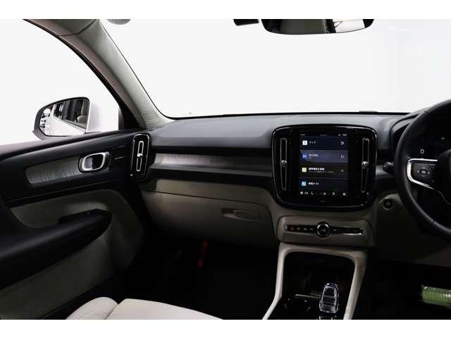 XC40 ウルトラ B4 AWD 認定中古車 ワンオーナー 現行モデル サンルーフ harman/kardon Googleナビ 全周囲カメラ ETC 本革シート シートメモリー シートヒーター 電動リアゲートダークティンテッドガラス(22枚目)