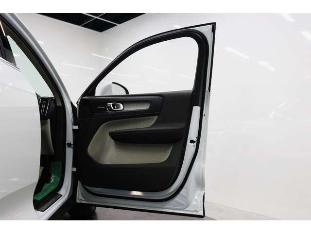 XC40 ウルトラ B4 AWD 認定中古車 ワンオーナー 現行モデル サンルーフ harman/kardon Googleナビ 全周囲カメラ ETC 本革シート シートメモリー シートヒーター 電動リアゲートダークティンテッドガラス(23枚目)