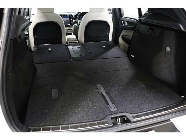 XC40 ウルトラ B4 AWD 認定中古車 ワンオーナー 現行モデル サンルーフ harman/kardon Googleナビ 全周囲カメラ ETC 本革シート シートメモリー シートヒーター 電動リアゲートダークティンテッドガラス(28枚目)