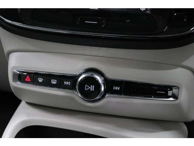 XC40 ウルトラ B4 AWD 認定中古車 ワンオーナー 現行モデル サンルーフ harman/kardon Googleナビ 全周囲カメラ ETC 本革シート シートメモリー シートヒーター 電動リアゲートダークティンテッドガラス(37枚目)