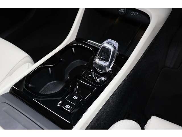 XC40 ウルトラ B4 AWD 認定中古車 ワンオーナー 現行モデル サンルーフ harman/kardon Googleナビ 全周囲カメラ ETC 本革シート シートメモリー シートヒーター 電動リアゲートダークティンテッドガラス(40枚目)