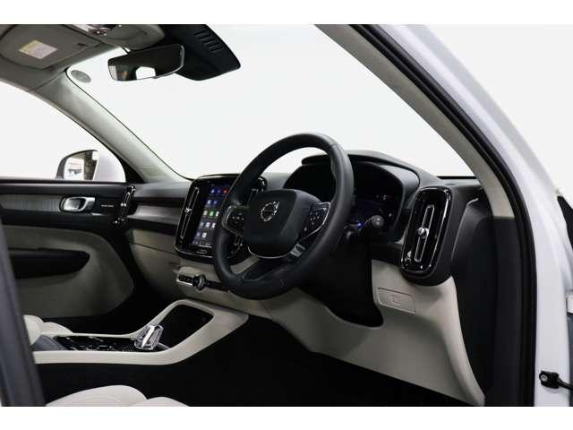XC40 ウルトラ B4 AWD 認定中古車 ワンオーナー 現行モデル サンルーフ harman/kardon Googleナビ 全周囲カメラ ETC 本革シート シートメモリー シートヒーター 電動リアゲートダークティンテッドガラス(43枚目)