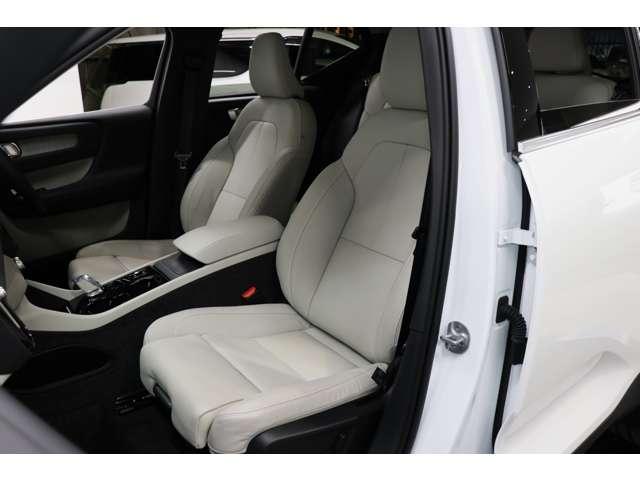 XC40 ウルトラ B4 AWD 認定中古車 ワンオーナー 現行モデル サンルーフ harman/kardon Googleナビ 全周囲カメラ ETC 本革シート シートメモリー シートヒーター 電動リアゲートダークティンテッドガラス(44枚目)