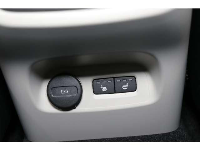 XC40 ウルトラ B4 AWD 認定中古車 ワンオーナー 現行モデル サンルーフ harman/kardon Googleナビ 全周囲カメラ ETC 本革シート シートメモリー シートヒーター 電動リアゲートダークティンテッドガラス(50枚目)