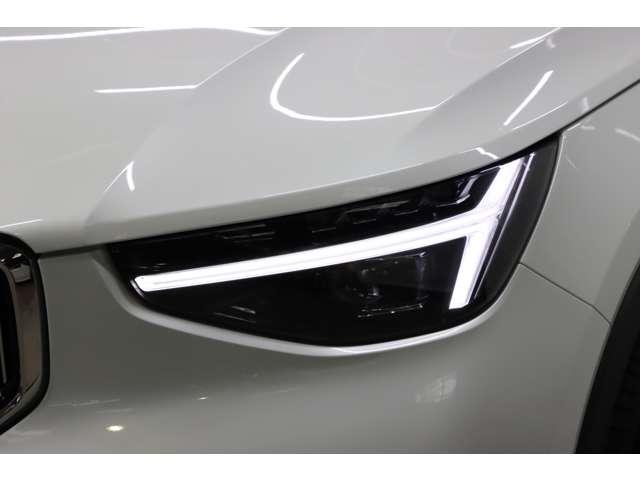 XC40 ウルトラ B4 AWD 認定中古車 ワンオーナー 現行モデル サンルーフ harman/kardon Googleナビ 全周囲カメラ ETC 本革シート シートメモリー シートヒーター 電動リアゲートダークティンテッドガラス(52枚目)